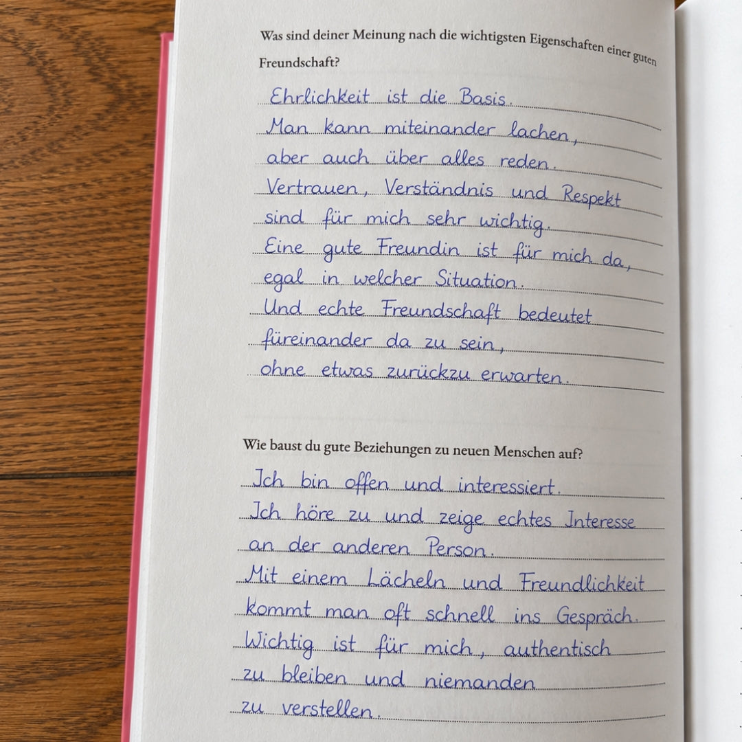 Ausgefüllte Seite aus dem Kapitel Familie & Beziehungen im Erinnerungsbuch Mama, erzähl deine Geschichte